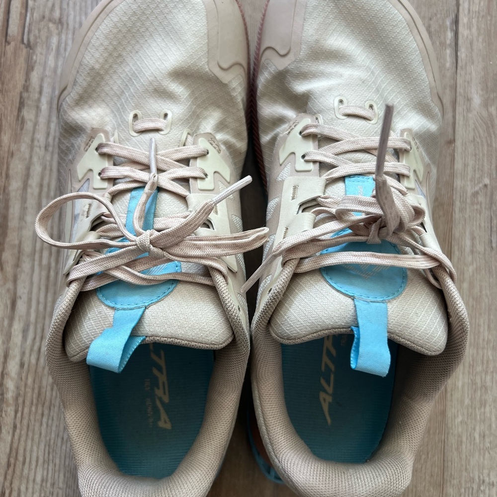 Altra Women's Cream and Blue Running Shoes Women’s Size 10